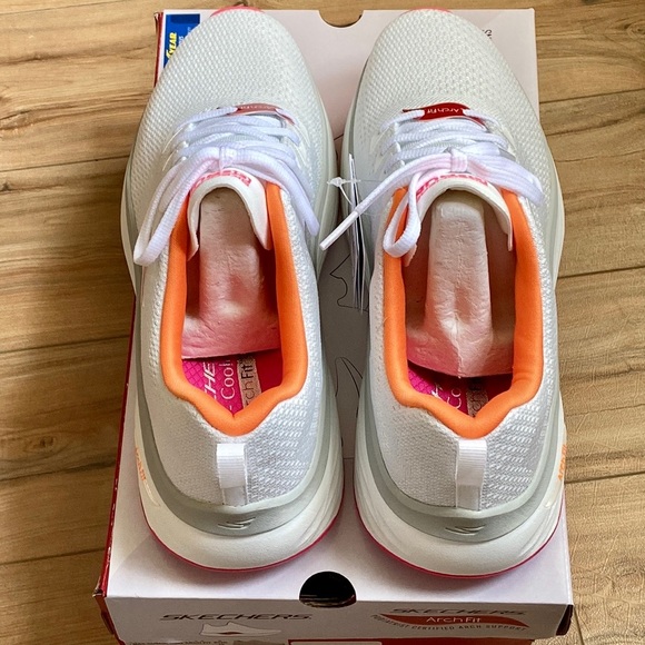 ‼️Last 1‼️Skechers Women's Max Cushioning Arch Fit Walking Sneakers - Picture 14 of 15